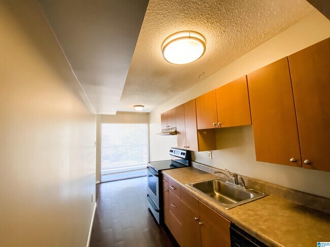 Building Photo - 2990 Rhodes Cir S