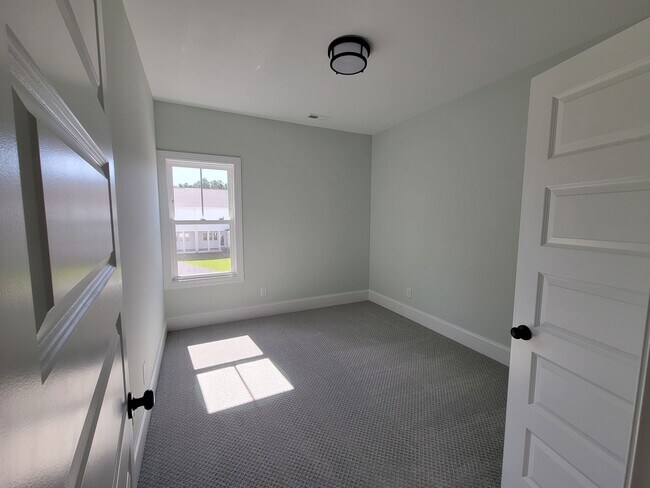 Building Photo - 3903 Harkers Way