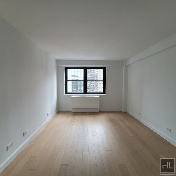 Primary Photo - East 39th Street