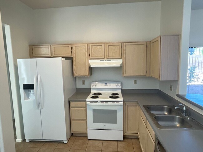 Building Photo - Convenient Eastside location on cul-de-sac