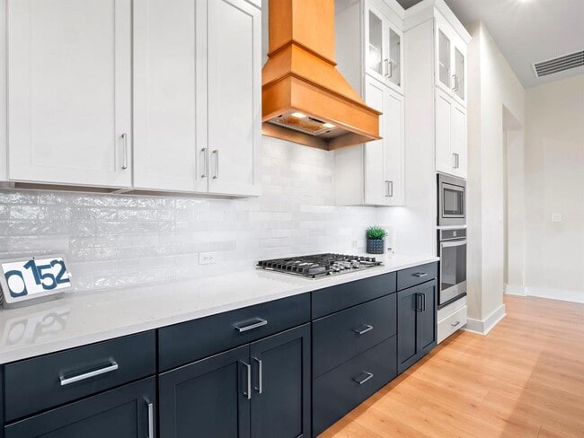 Building Photo - 2209 Santa Isabella Dr
