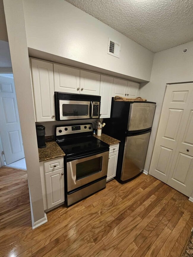 Building Photo - 2302 Tuscany Way