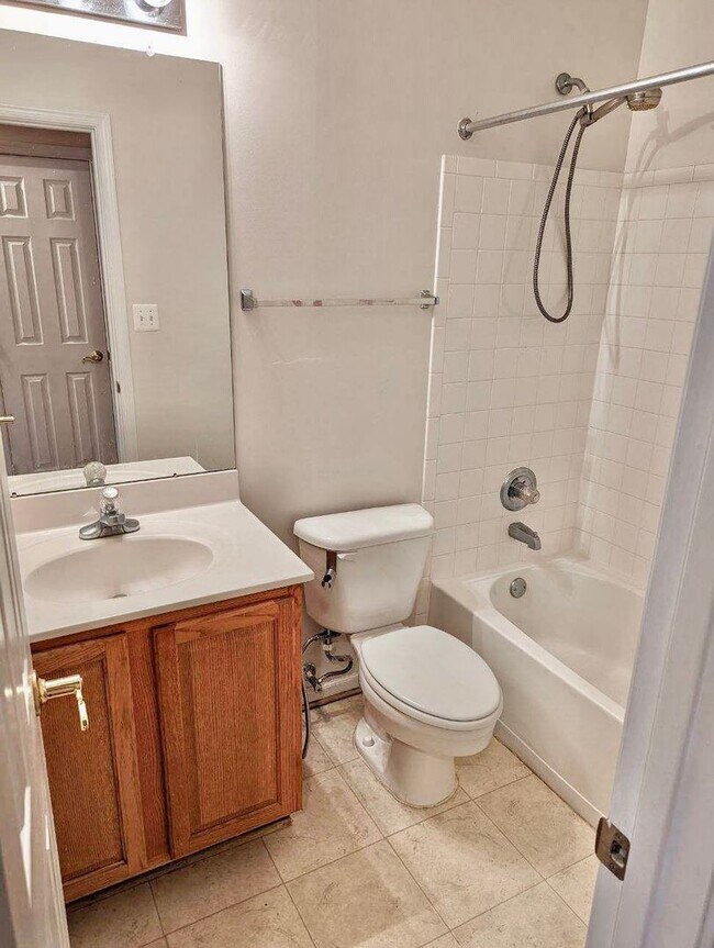 Building Photo - Beautiful home with 2 MBRs, 1-car garage.