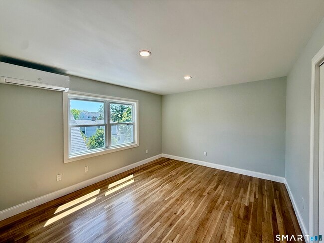 Building Photo - 10 Elmwood St