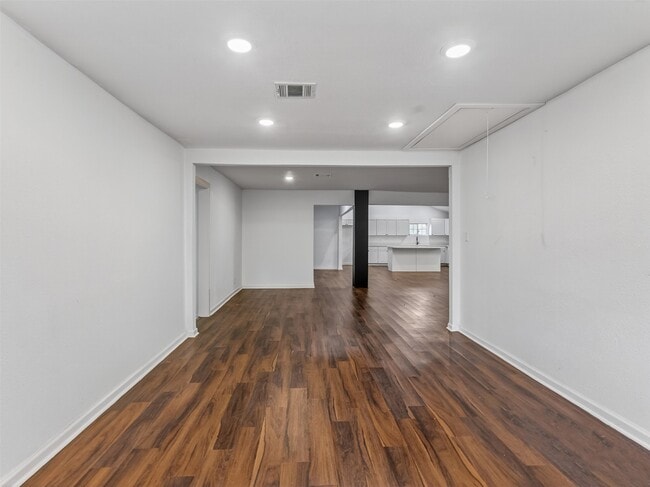 Building Photo - 11515 Iberia Dr