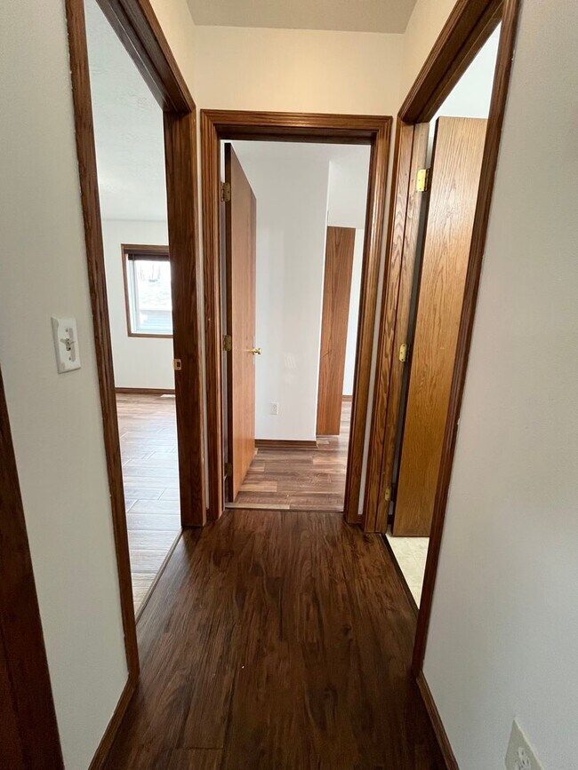 Building Photo - 3 Bed/2 Bath Home w/ Fenced in Yard!