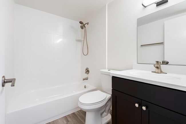 Building Photo - 704 SW 81st Ave