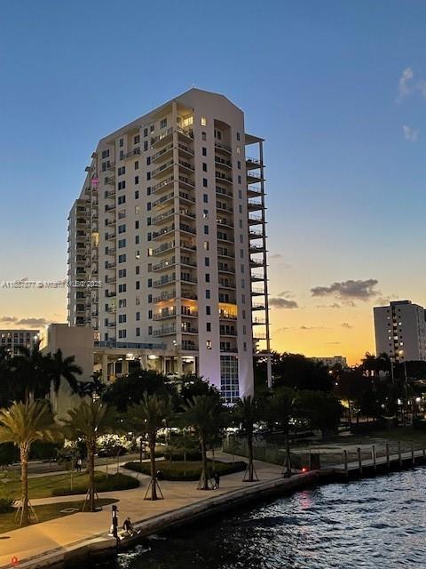 Building Photo - 10 SW South River Dr