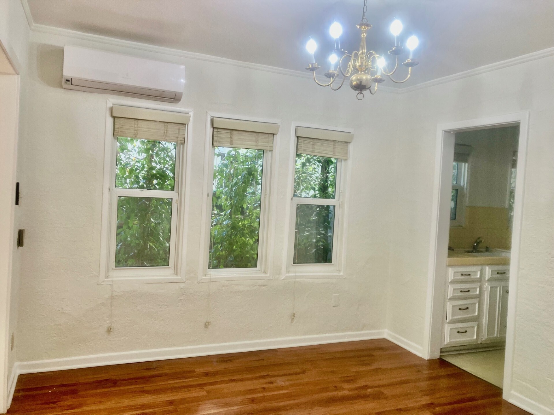 Building Photo - 430 S Oakhurst Dr