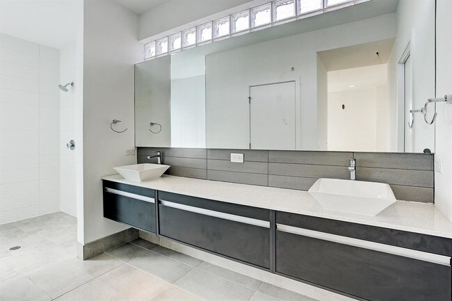 Building Photo - 1816 Arbor St