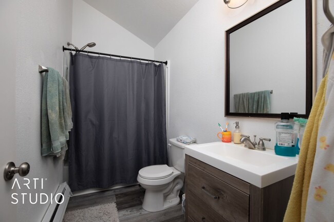 Building Photo - Coming Soon! Cute and Cozy 2 bed / 1 bath ...