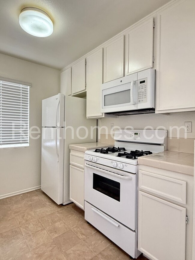 Building Photo - Mira Mesa, 10646 Aderman Avenue #18 - Minu...