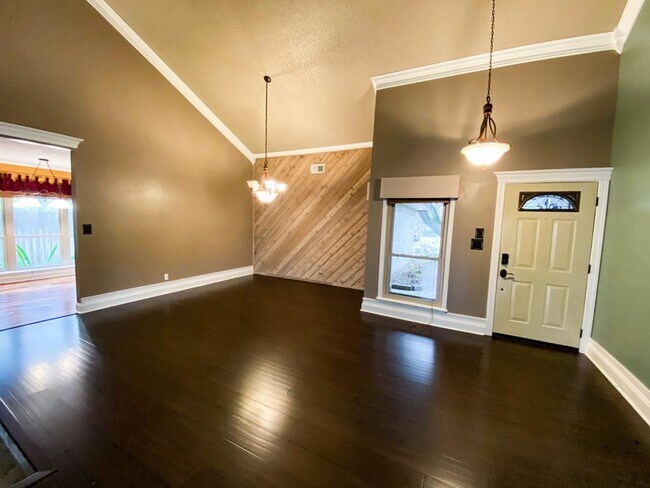 Building Photo - 202 Santa Fe
