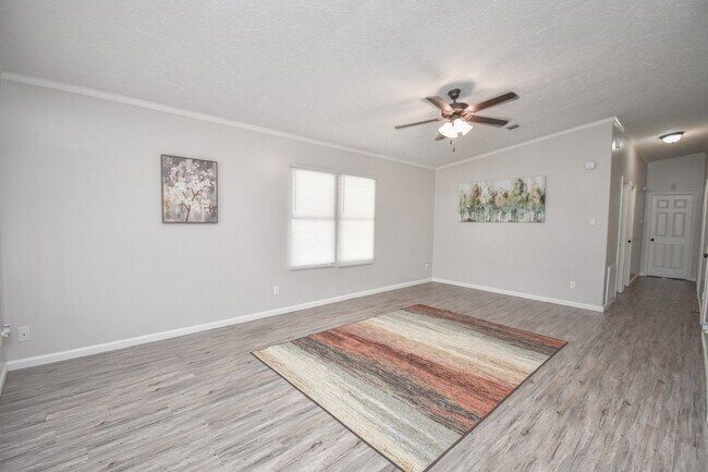 Building Photo - 807 E Mesquite Ln