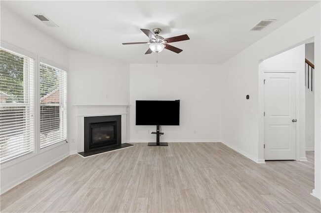Building Photo - 3377 Vintage Cir SE