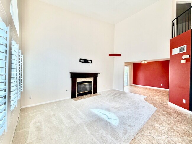 Building Photo - UPGRADED 2 BEDROOM TOWNHOME | SOLAR + PRIVATE YARD | SILVERADO RANCH / HENDERSON