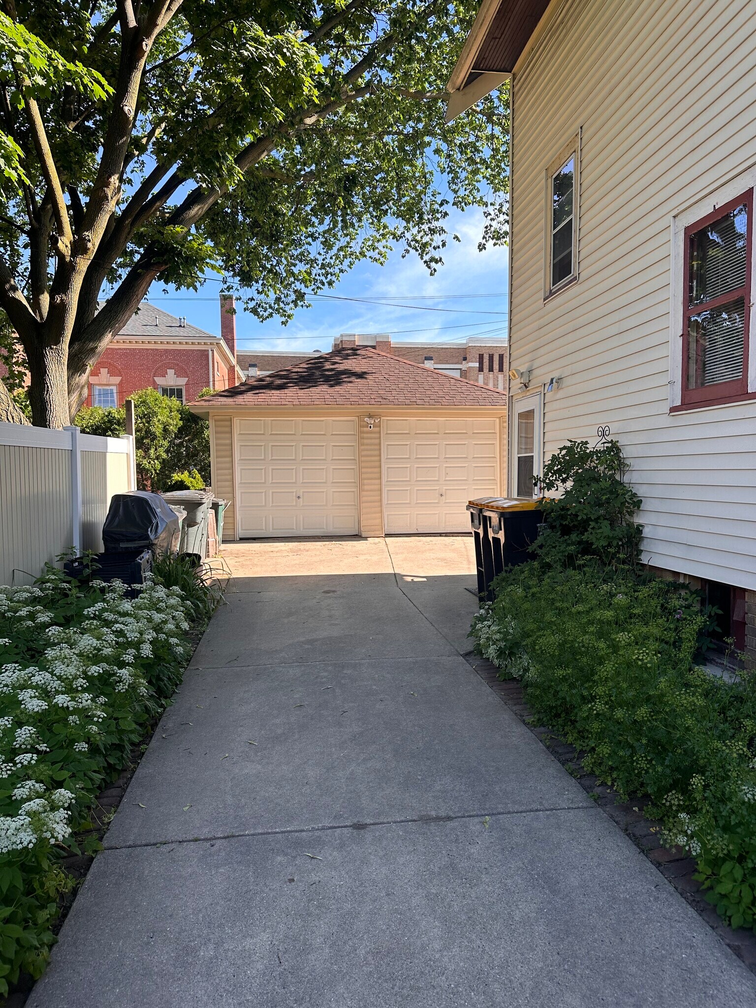 Garage parking - 7526 Lincoln Pl