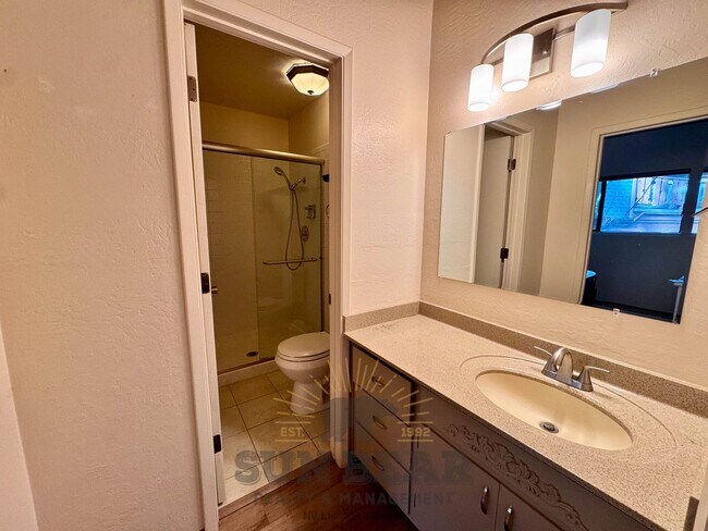 Building Photo - 3 Bedroom in Central Location in Incline!