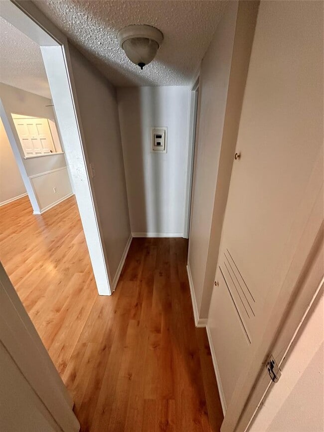 Building Photo - 1725 Toomey Rd