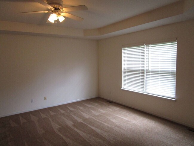 Building Photo - 5004-5006-5006 Betty Jean Way