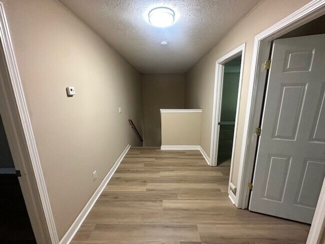 Building Photo - Beautiful renovated home in Hermitage