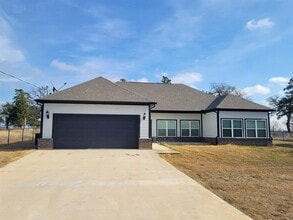 Building Photo - 145 CR 126