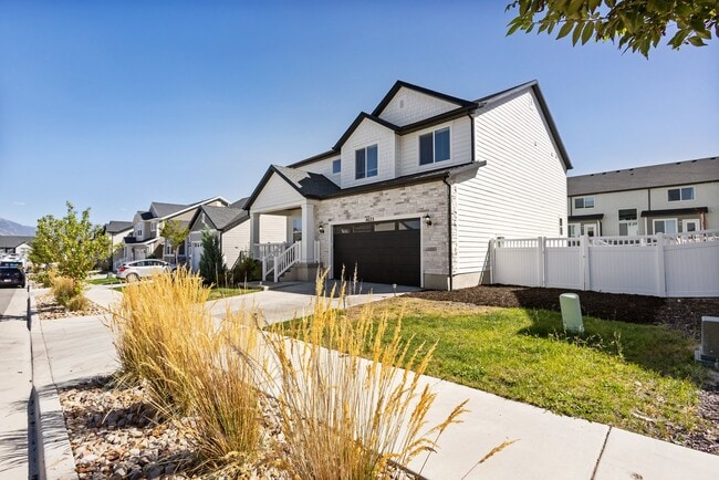 Building Photo - 4633 Sentry Dr