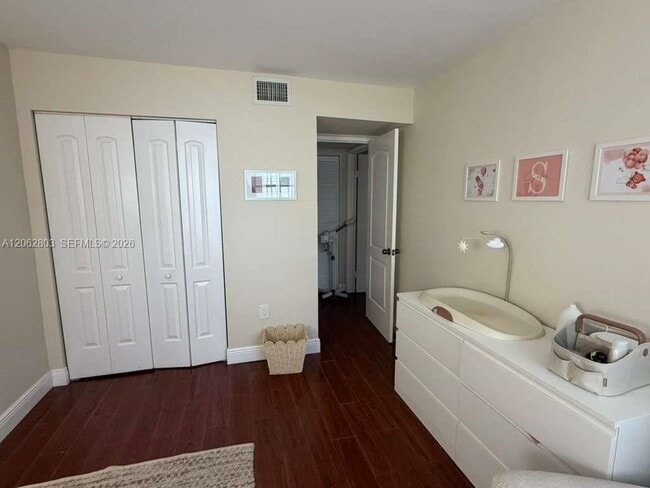 Building Photo - 9417 Fontainebleau Blvd