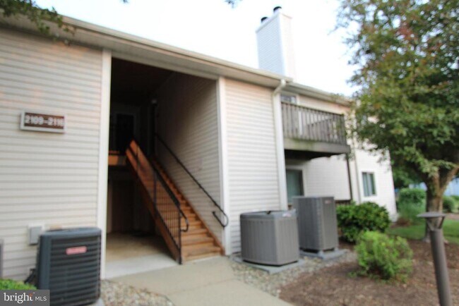 Building Photo - 2114 Aspen Dr