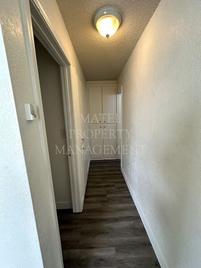 Building Photo - 560 Gilbert Ave