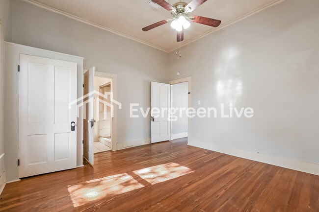 Building Photo - 600 S Center St