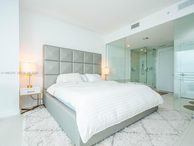 Building Photo - 650 NE 32nd St