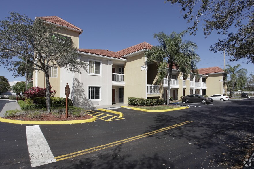 Furnished Studio Davie 7550 W State Road 84 Davie FL 33317