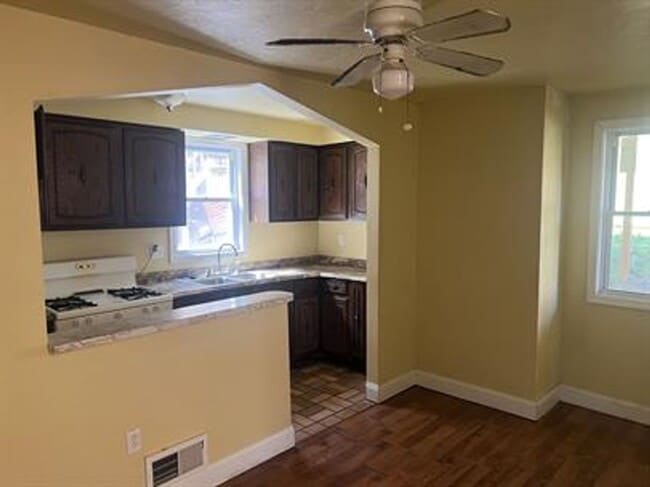 Building Photo - 1222 Broadway Ave