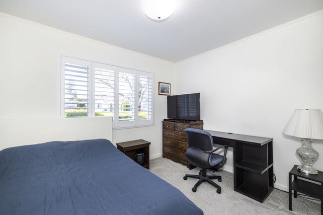 Building Photo - Lovingly Maintained 3 Bed, 1 Bath Home on Quiet Cul-de-Save