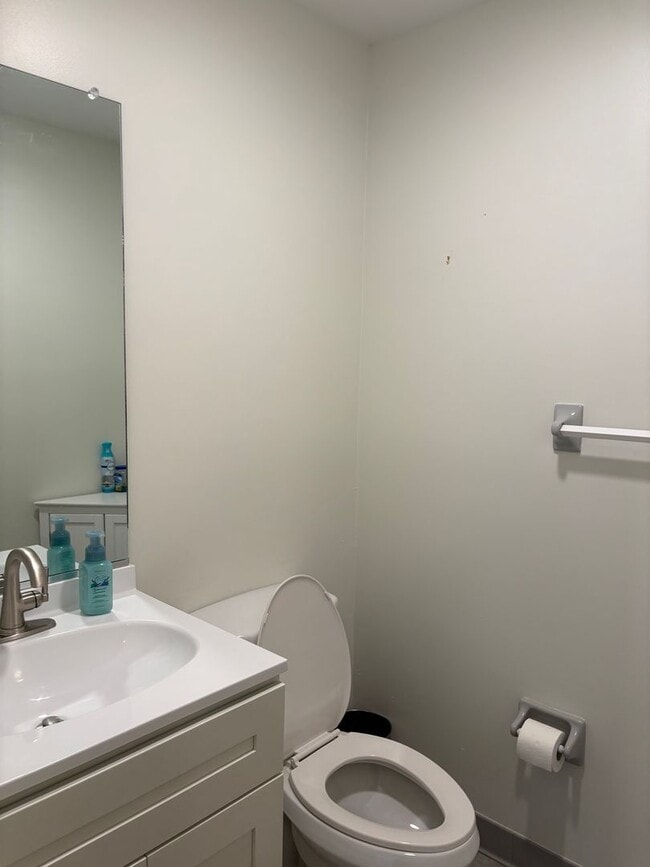 Building Photo - 2 Bedroom 2.5 Bath Home in Kitty Hawk $2150/mo