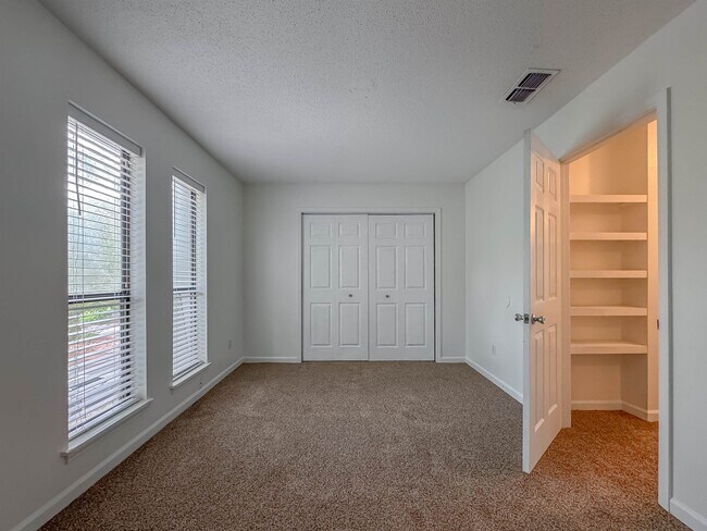 Building Photo - 3735 Donovan Dr