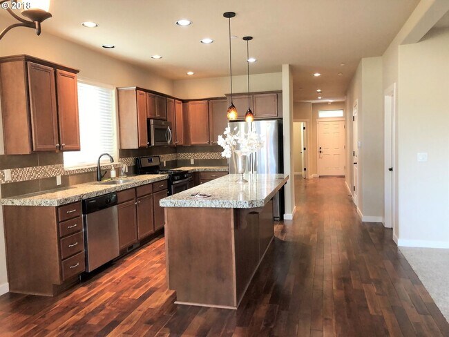 Building Photo - 3-Bedroom Home in SW Beaverton!