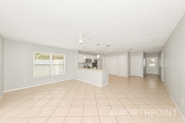 Building Photo - 3 BR/2BA | Newly Renovated Single Family Home |  Fenced backyard| In Bradenton!