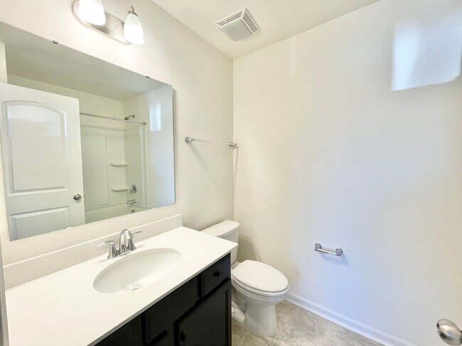 Building Photo - Charming Townhome Community in Mooresville...