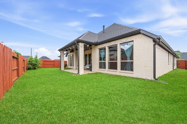 Building Photo - 2106 Stargrass Dr
