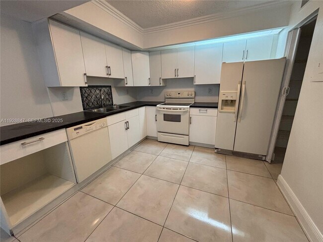 Building Photo - 8810 SW 132nd Pl