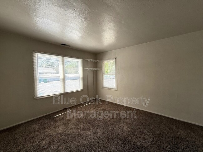 Building Photo - 1205 Warner St