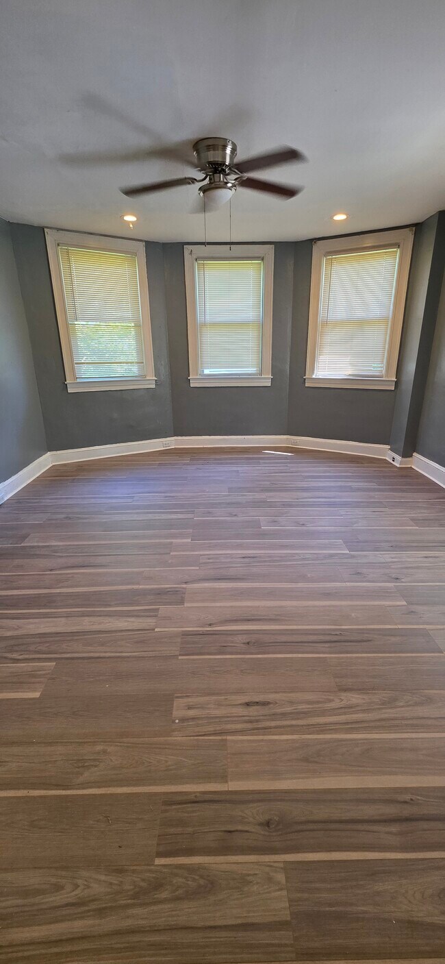 Building Photo - 3702 Chesholm Rd