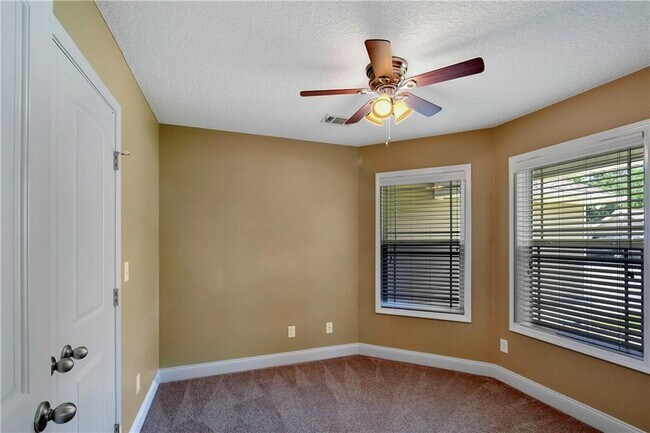 Building Photo - 123 Southwinds Dr