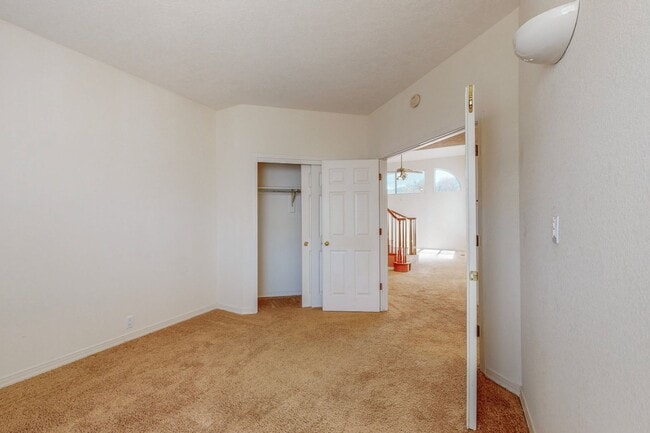 Building Photo - 2 story 4 bedroom