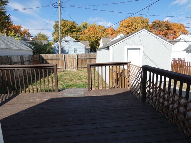 Building Photo - 814 E 23rd Ave