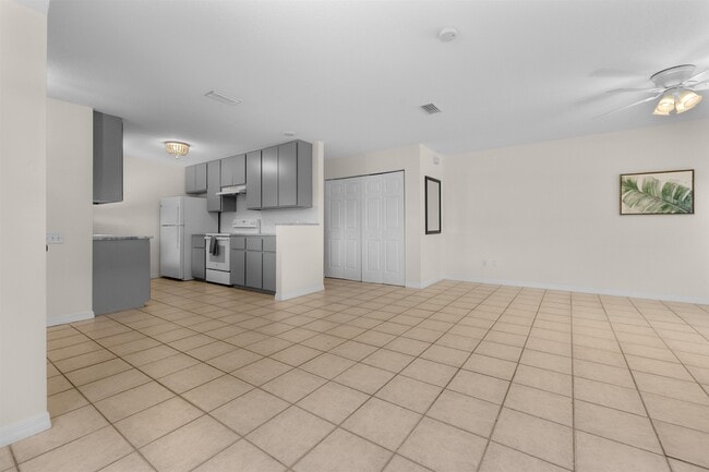 Building Photo - 109 B St