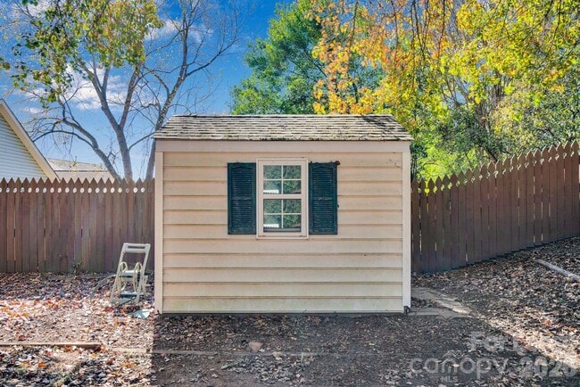 Building Photo - 6340 S Bend Ln