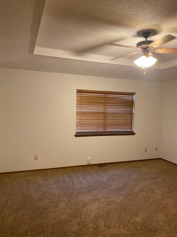 Building Photo - 2915 Laura Ln